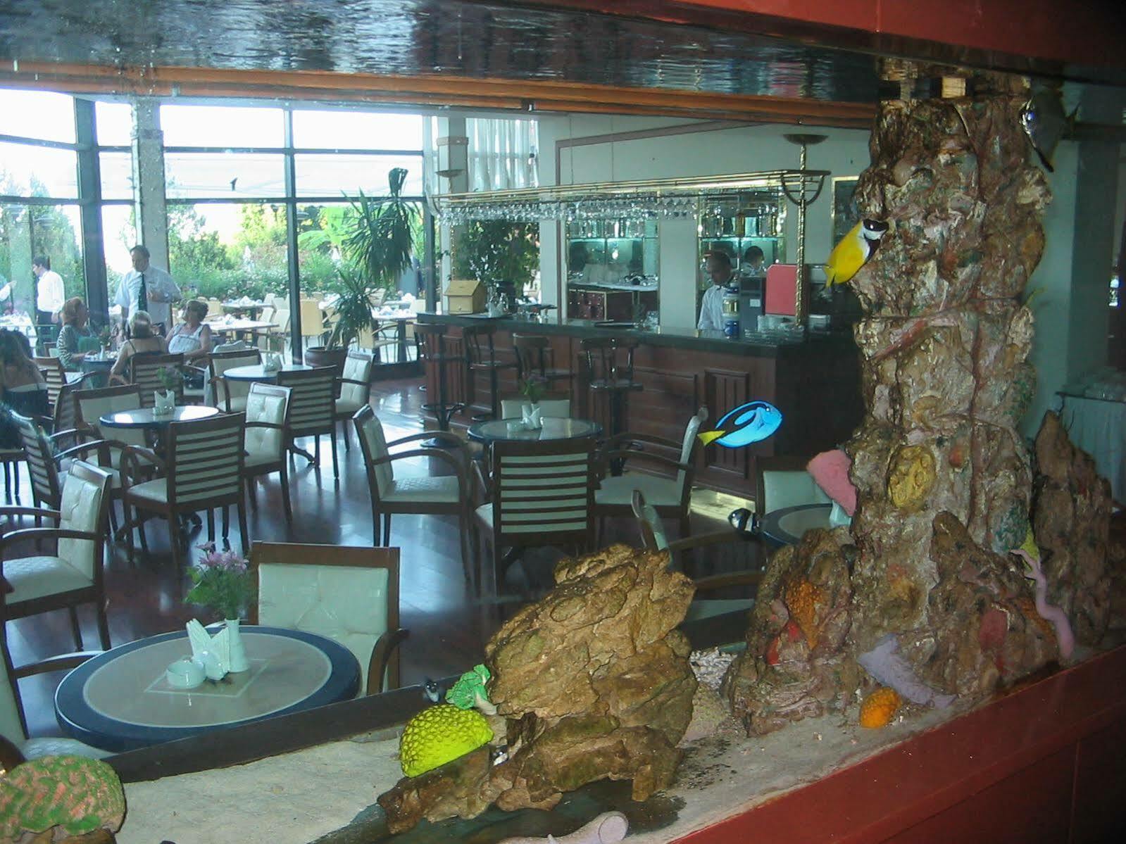梅里特水晶湾赌场水疗酒店 凯里尼亚 外观 照片